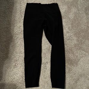 Lululemon aligns 25”